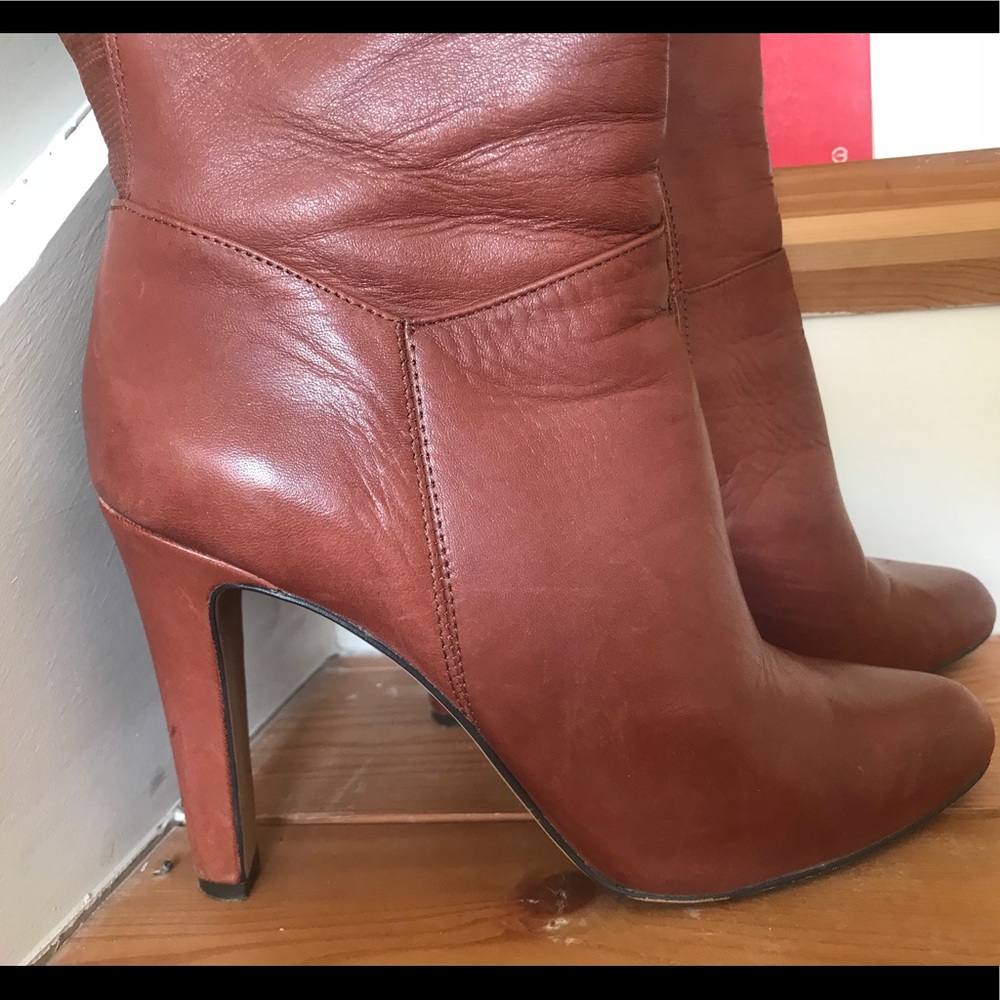 VINCE CAMUTO ladies boots size 7.5 37.5 leather